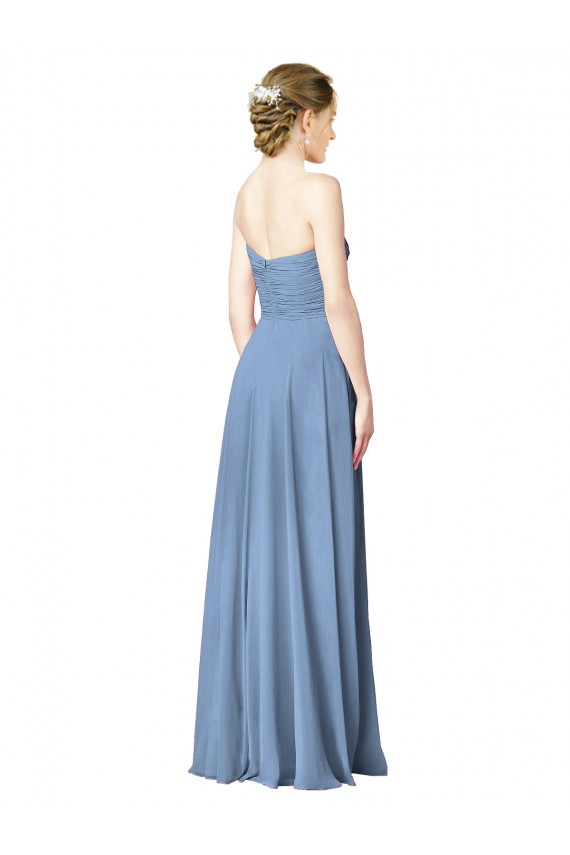 Site de Comprimento Chão Sem Mangas Chiffon Azul Empoeirado Linha A Vestido de Festa / Vestidos de Noiva