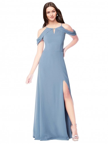 Site de Comprimento Chão Sem Mangas Chiffon Azul Empoeirado Linha A Sem Mangas Fora do Ombro Vestidos de Madrinha