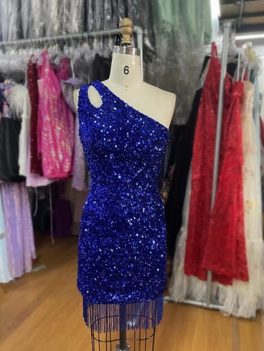 Site de Curto Sem Mangas Lantejoulas Veludo Azul Real Bainha Sem Mangas Um Ombro Vestidos de Festa