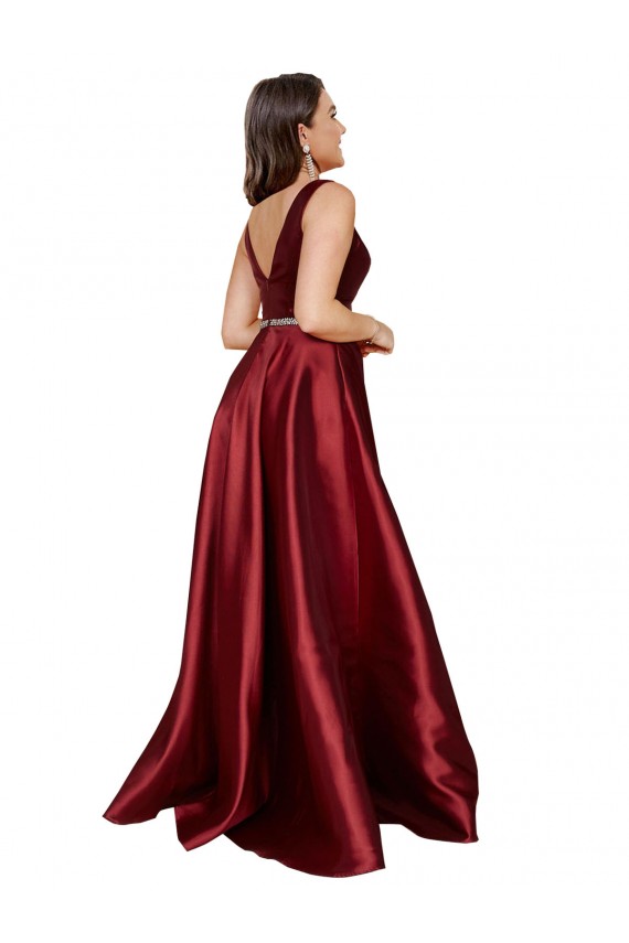 Site de Comprimento Chão Sem Mangas Cetim Borgonha Linha A Vestidos de Madrinha / Vestidos de Noite / Vestidos de Festa