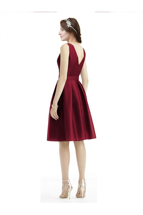 Site de Comprimento Joelho Sem Mangas Cetim Borgonha Linha A Vestidos de Madrinha / Vestidos de Cocktail / Vestidos de Homecoming