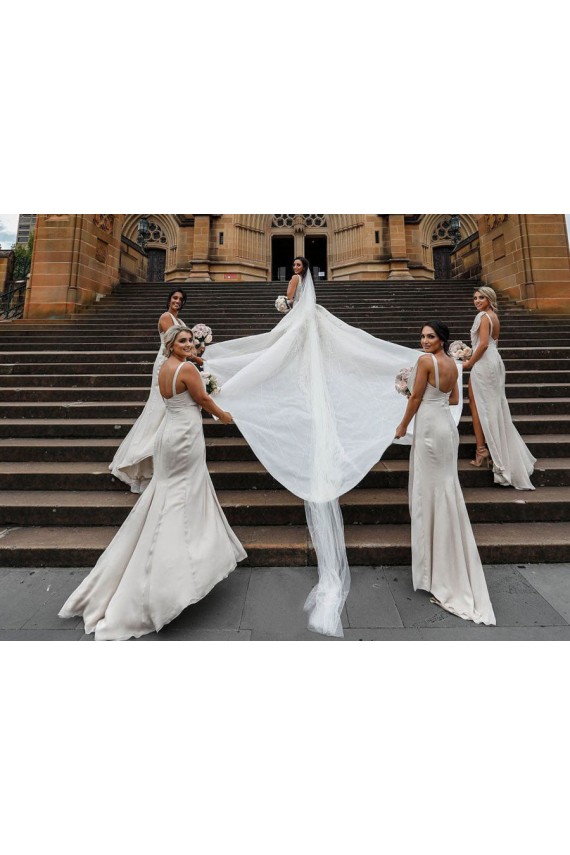 Site de Comprimento Chão Sem Mangas Chiffon Champanhe Linha A Sem Mangas Decote V Vestidos de Madrinha