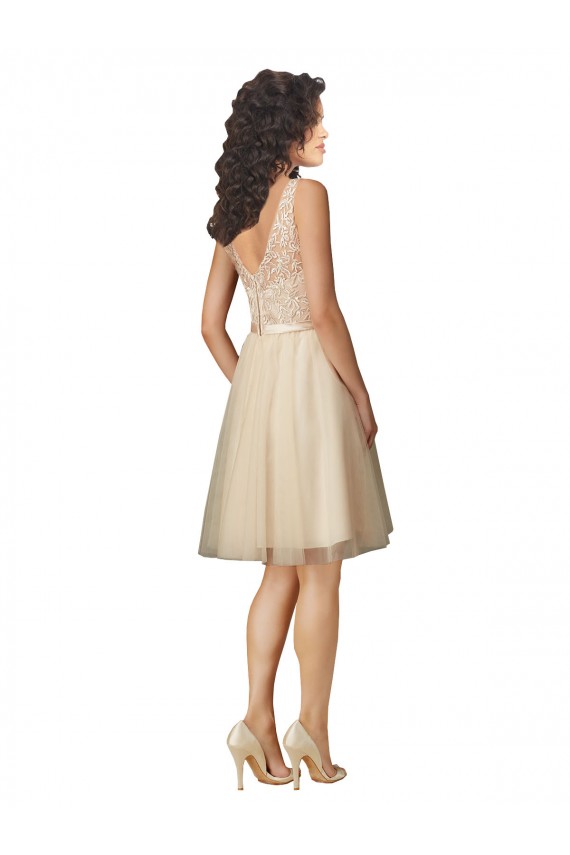Site de Comprimento Joelho Sem Mangas Tule & Renda Champanhe Linha A Vestidos de Madrinha