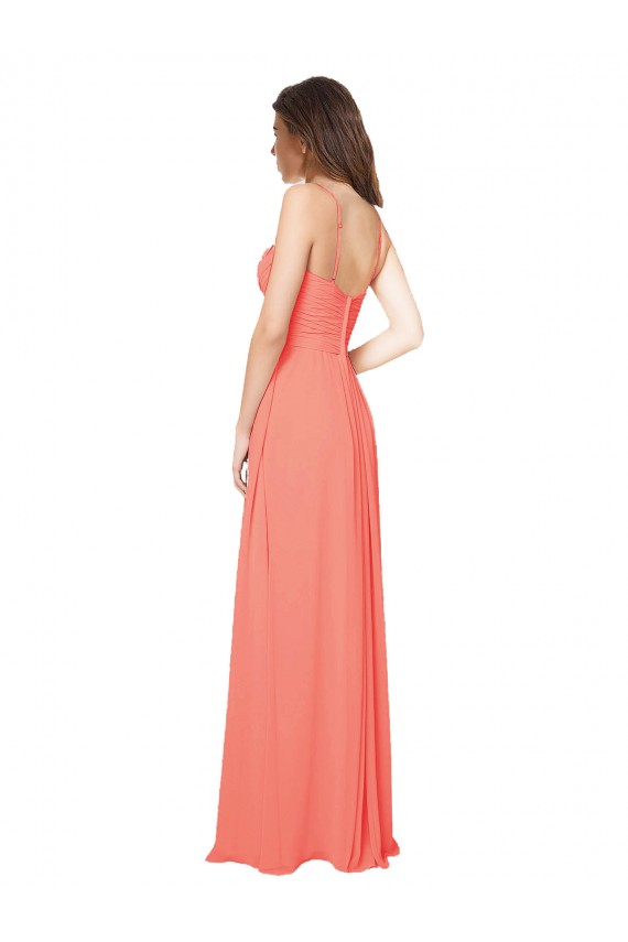 Site de Comprimento Chão Sem Mangas Chiffon Coral Linha A Sem Mangas Alças finas Vestidos de Madrinha