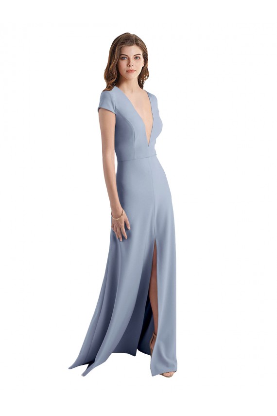Site de Comprimento Chão Mangas Curtas Crepe Esticado Fumo Azul Bainha Vestidos de Madrinha / Vestidos de Festa