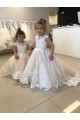 Site de Comboio Capela Sem Mangas Tule & Renda Marfim Vestido de Baile Sem Mangas Barco Longo Costas em V Vestidos para Meninas de Flores
