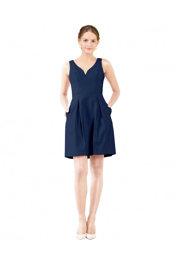 Site de Comprimento Joelho Sem Mangas Cetim Marinha Negra Linha A Sem Mangas Decote V Vestidos de Madrinha / Vestidos de Cocktail / Vestidos de Homecoming