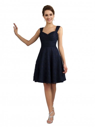 Site de Comprimento Joelho Sem Mangas Renda Marinha Negra Linha A Vestidos de Madrinha / Vestidos de Cocktail